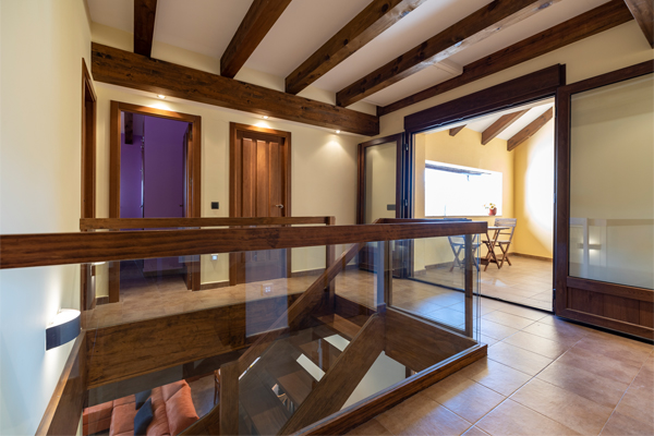 Casas de madera con paneles solares